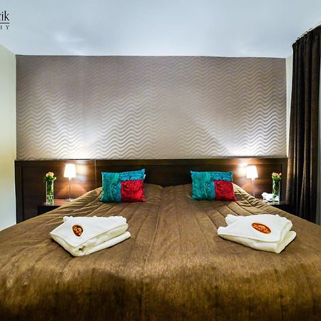 Hotel I Restauracja Złoty Las Kültér fotó