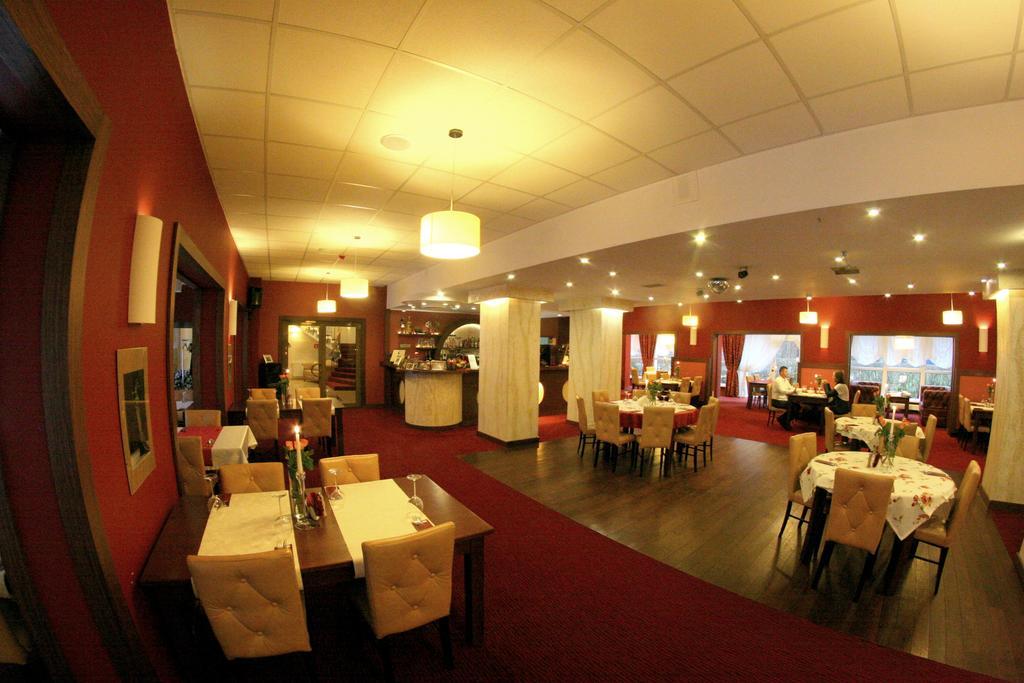 Hotel I Restauracja Złoty Las Kültér fotó