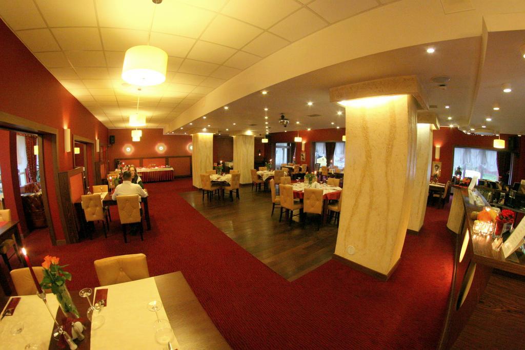 Hotel I Restauracja Złoty Las Kültér fotó