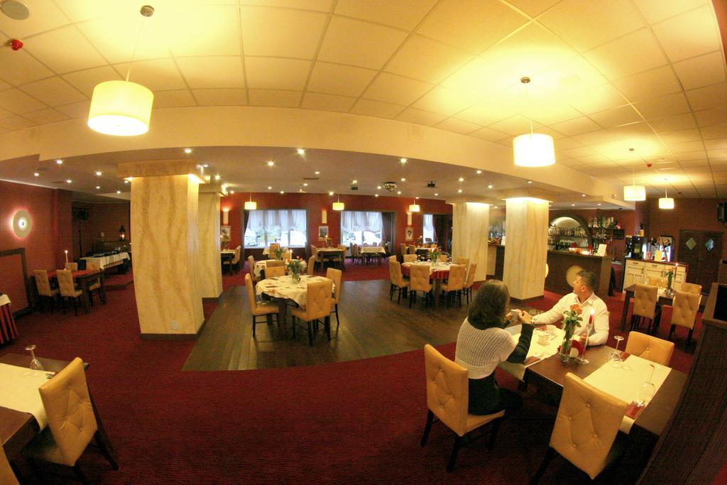 Hotel I Restauracja Złoty Las Kültér fotó