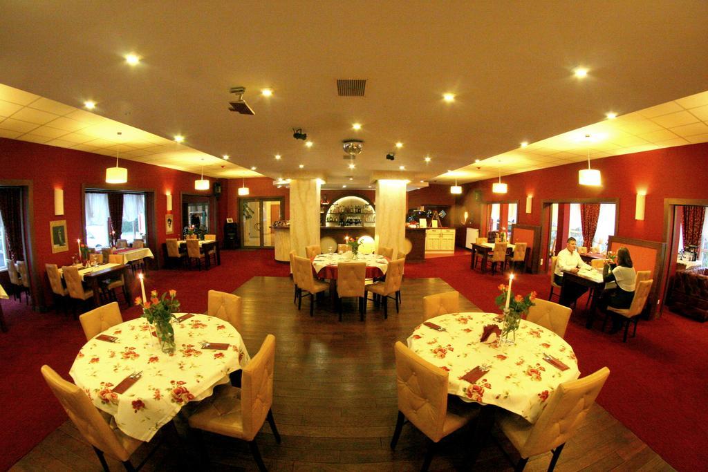 Hotel I Restauracja Złoty Las Kültér fotó