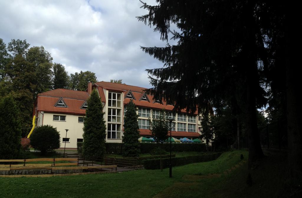 Hotel I Restauracja Złoty Las Kültér fotó