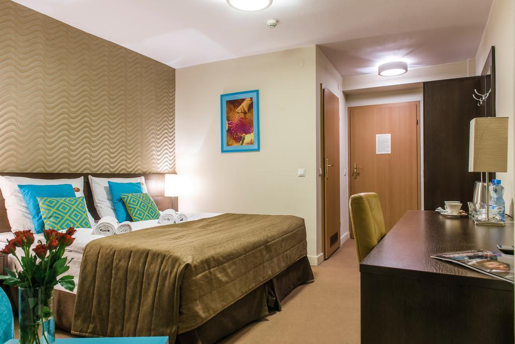Hotel I Restauracja Złoty Las Kültér fotó