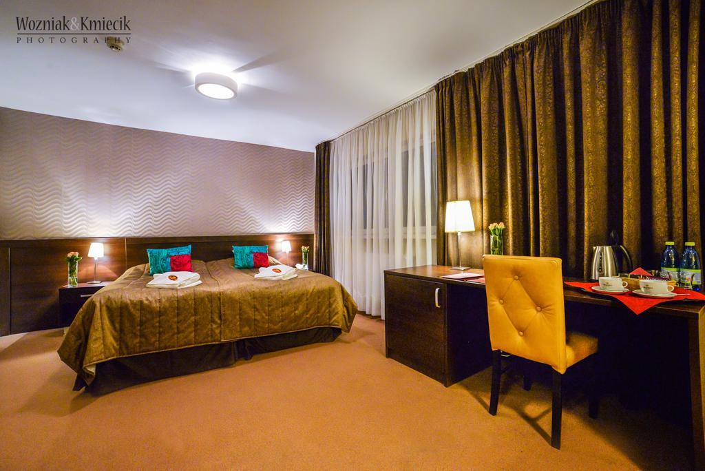 Hotel I Restauracja Złoty Las Kültér fotó